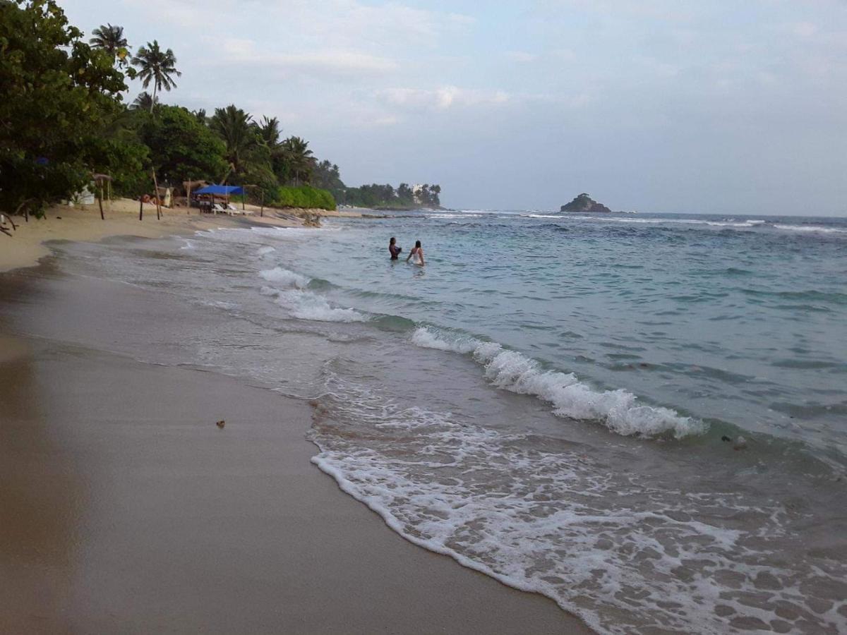 Southern Beach Surf Lodge Ahangama Exterior photo
